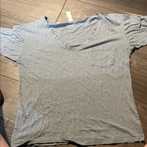 Go Couture Gray V-Neck Short Sleeve Tee